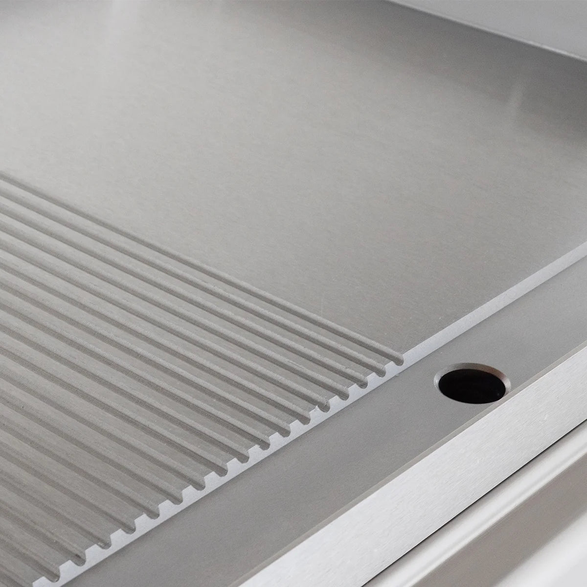 Elektrogrillplatte Serie 700 - 70/70 -  ½ glatt, ½ gerillt