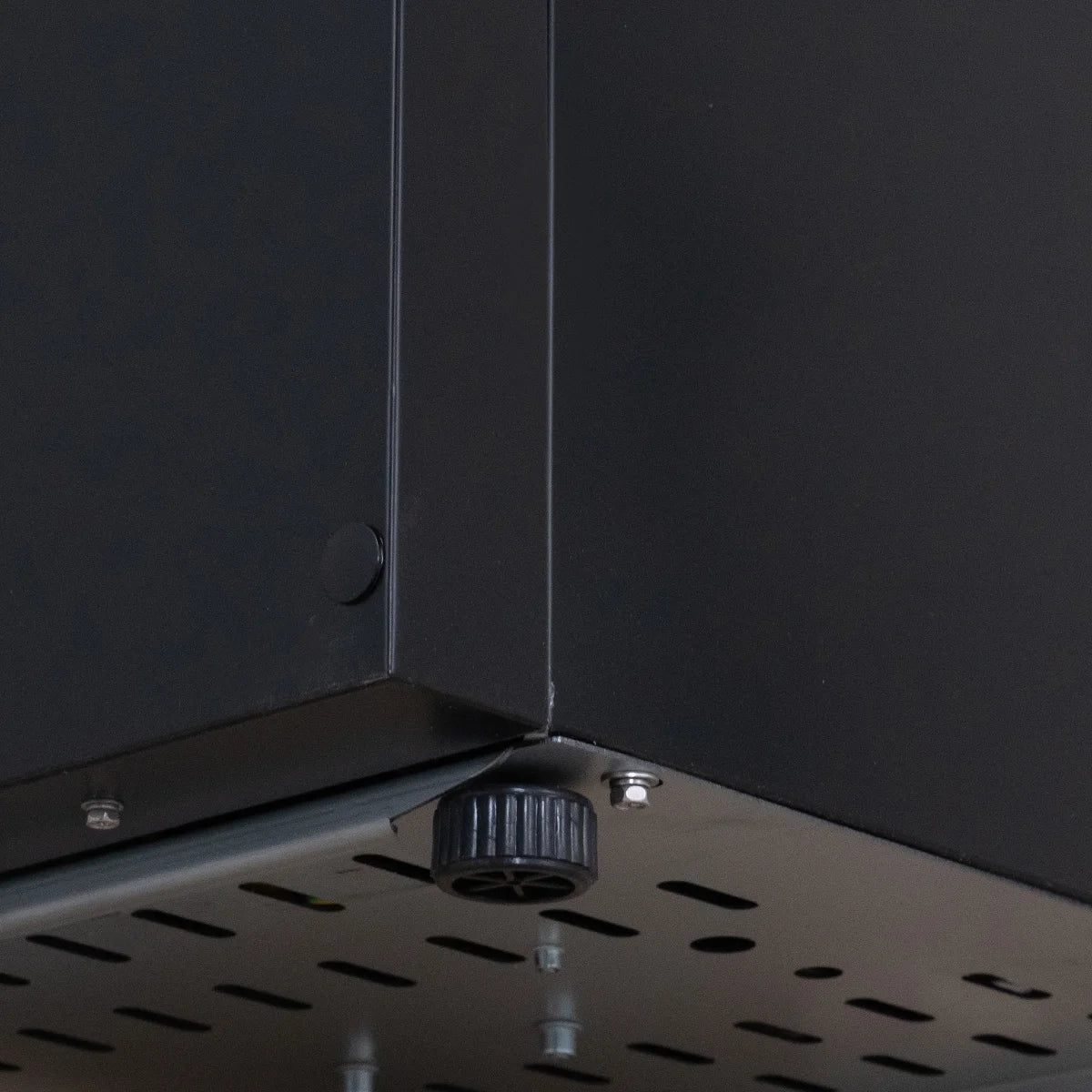 Getränkekühlschrank GKS-160 Slim, 160 Liter Kühlraumvolumen, Innenbeleuchtung, schwarz