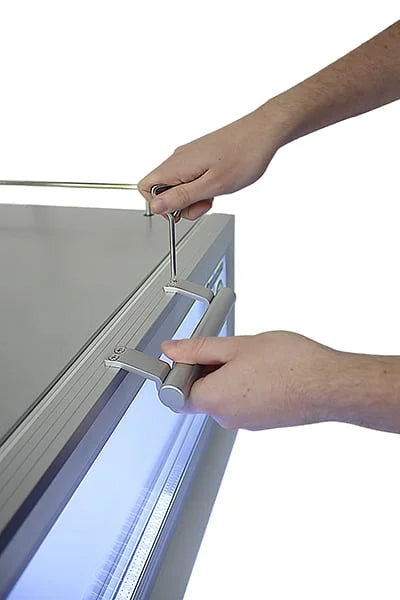 Gastro-Cool GD15 Glastürkühlschrank Theke 25 Liter silber/weiß, LED
