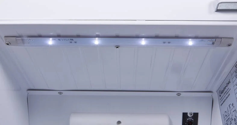 Gastro-Cool GD175 Getränkekühlschrank Retro Slim 212 Liter weiß/weiß, LED, Retro Design