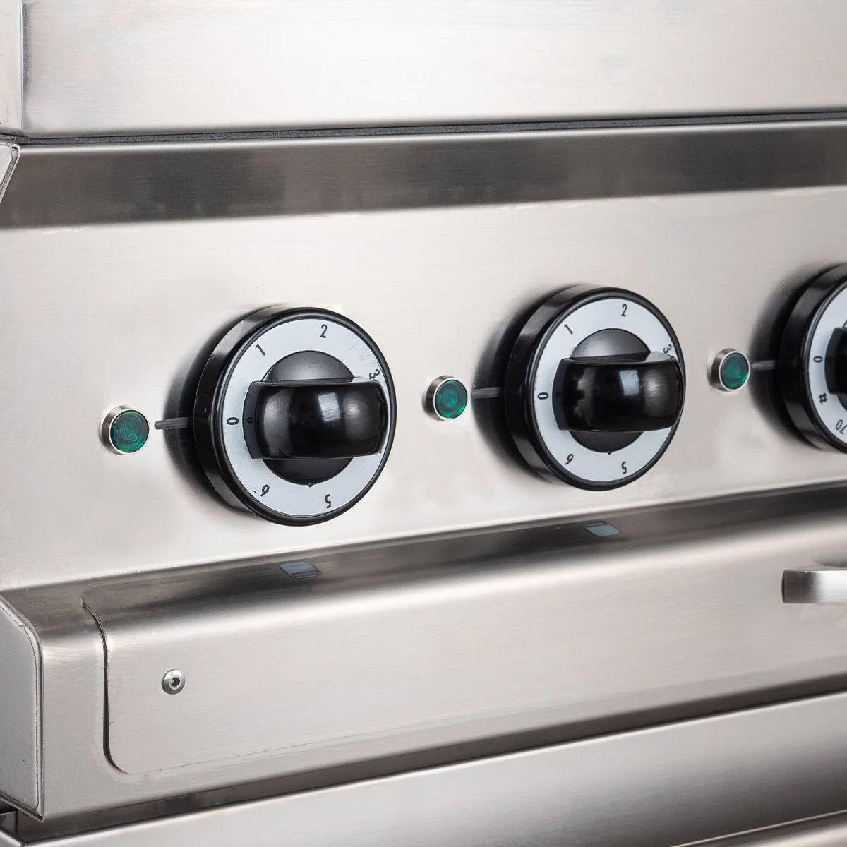 Elektroherd Serie 700 - 70/70  mit Elektrobackofen, Umluft - 4 quadratische, abgesenkte Kochfelder - 12,6 kW