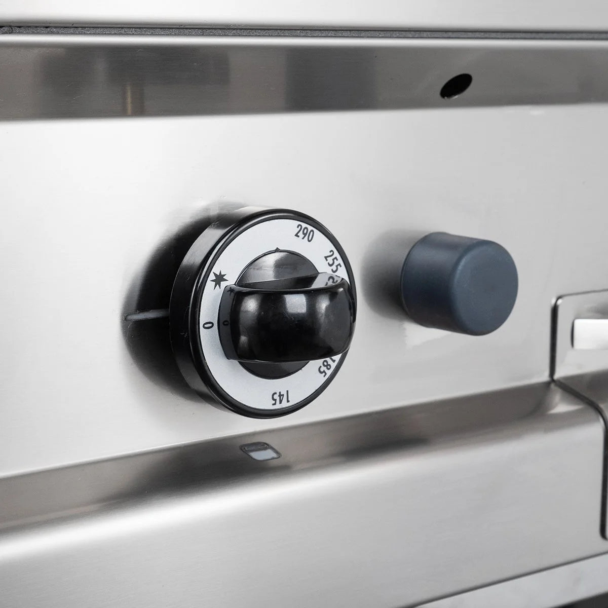 Gasgrillplatte Serie 700 - 70/70 - ½ glatt, ½ gerillt