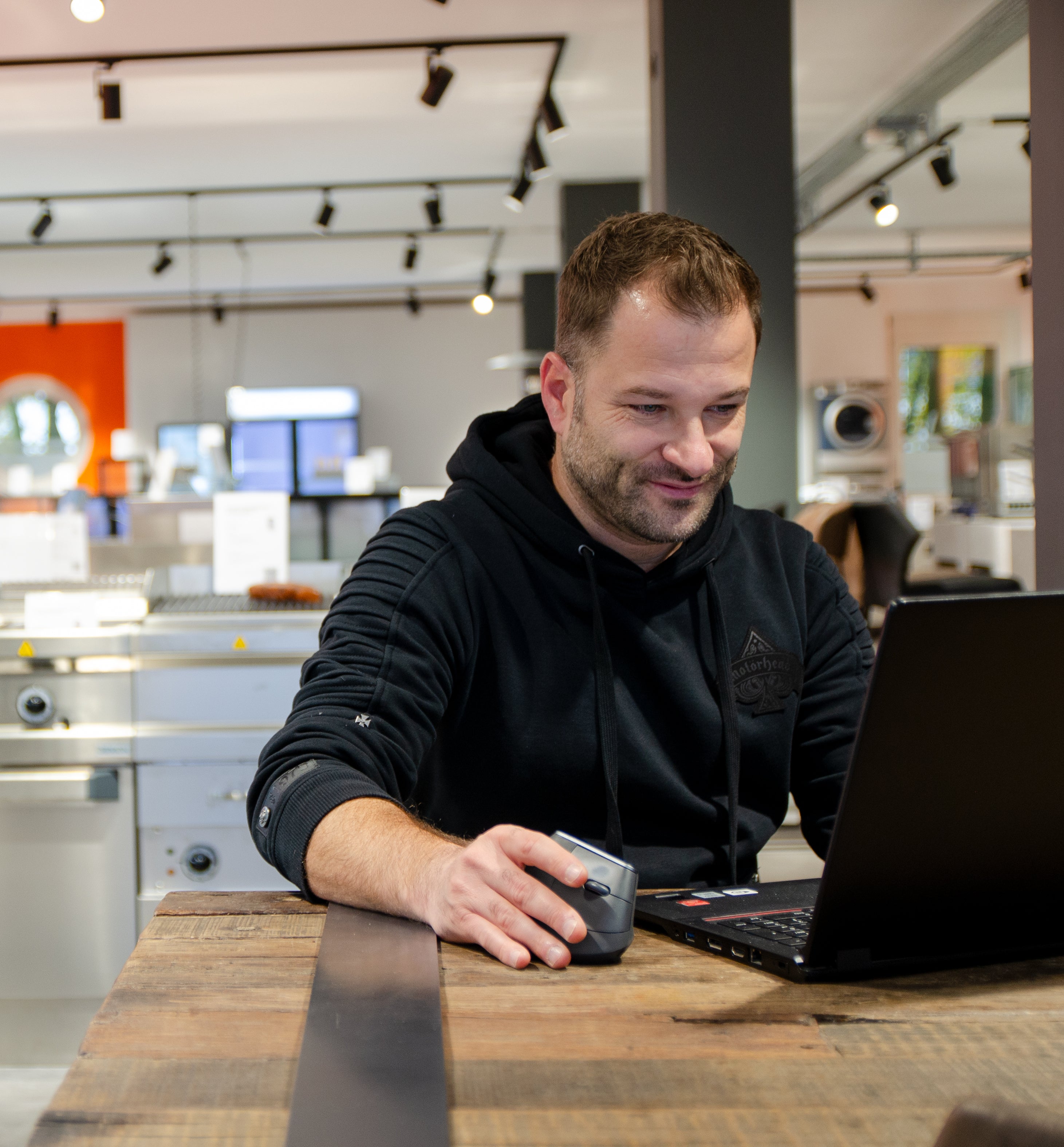 
Experte im Showroom