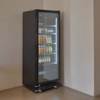 Getränkekühlschrank GK-360BB, 360 Liter Kühlraumvolumen, 4 verstellbare Einlegeböden, Innenbeleuchtung, Abschließbar, Schwarz