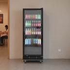 Getränkekühlschrank GKSE360, 360 Liter Kühlraumvolumen, 5 verstellbare Einlegeböden, Innenbeleuchtung, Abschließbar, Schwarz