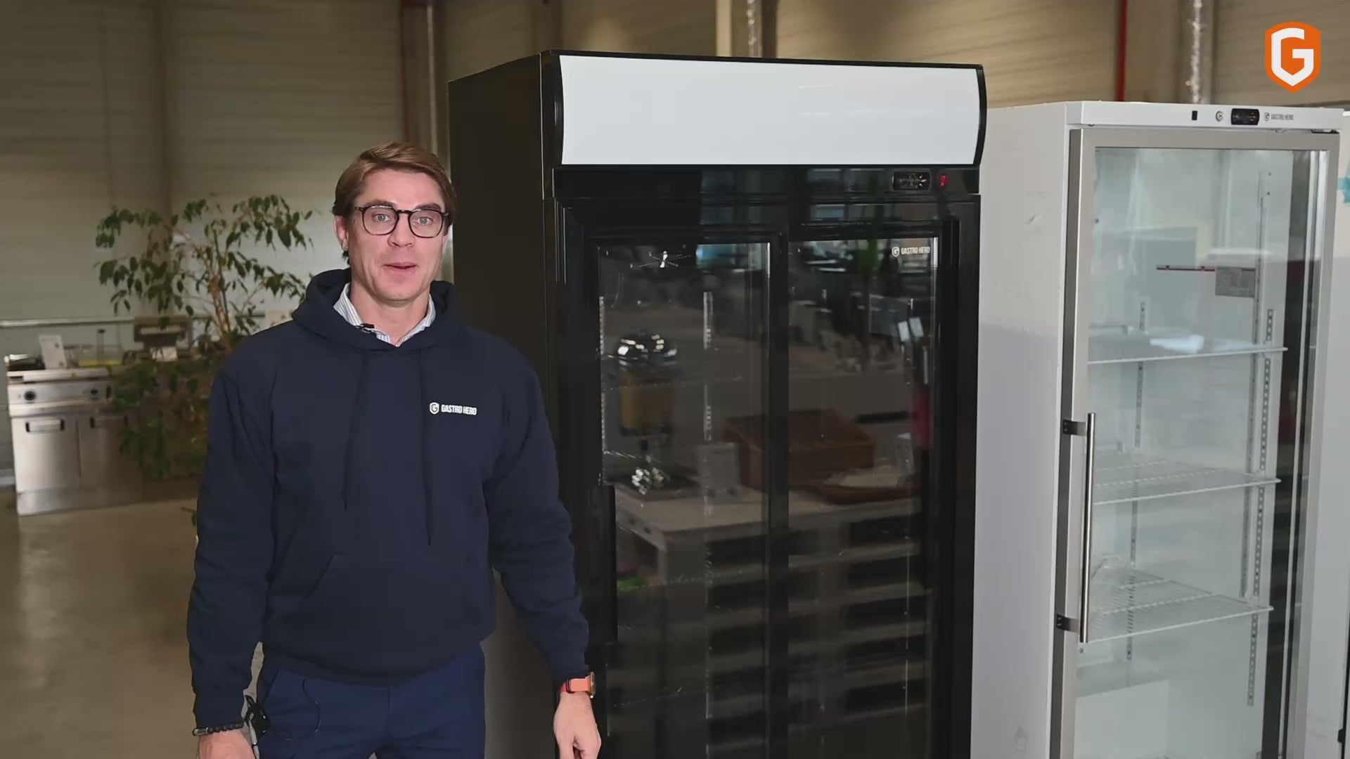 Getränkekühlschrank ECO 630 mit Leuchtaufsatz und Klapptüren